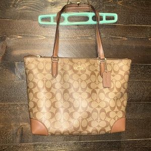 Coach Zip tote in Signature Canvas EUC
